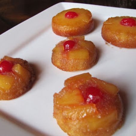 PINEAPPLE UPSIDE DOWN INDIVIDUAL CUPCAKES
