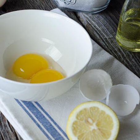 Avocado Oil Mayonnaise (and how to make sure your mayonnaise comes out thick every time)