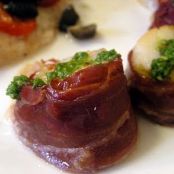 Prosciutto-wrapped scallops