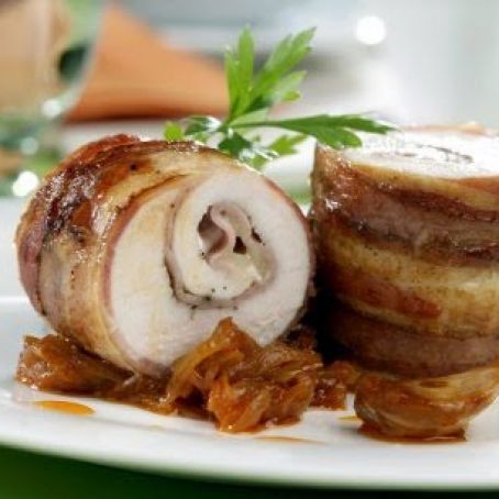 PECHUGA DE POLLO RELLENA ENVUELTA EN TOCINO