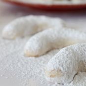Kourabiedes (Greek Butter Cookies)