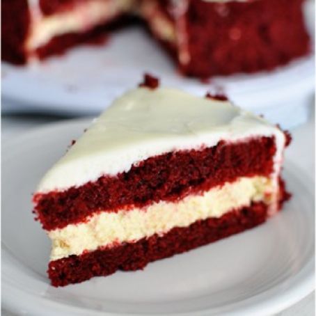 Red Velvet Cheesecake Cake