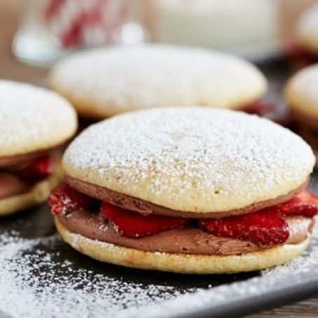 Strawberry-Nutella Whoopie Pie