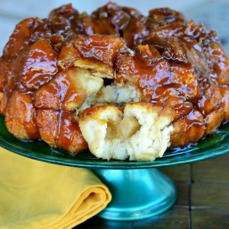 CARMEL APPLE MONKEY BREAD