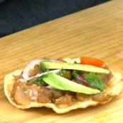 CEVICHE ROJO EN TOSTADA