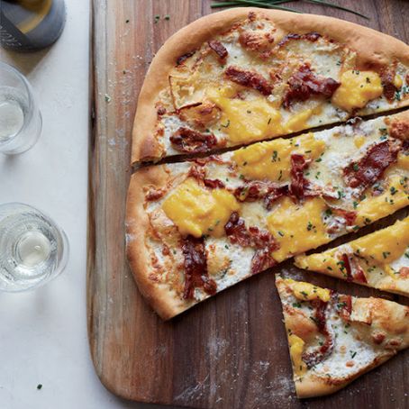 Bacon-and-Egg Pizza