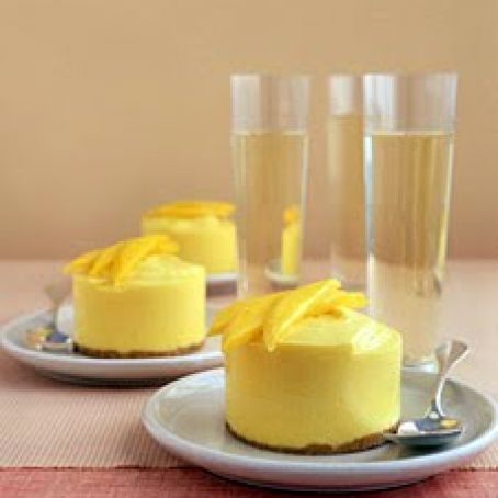 Frozen Mango-Cream Cakes