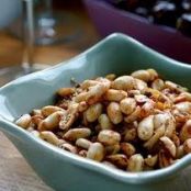 Sockerrostade jordnötter med femkryddor och sesamfrö