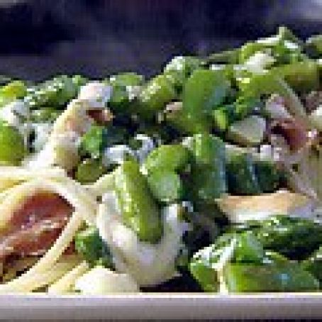 Spaghetti with Asparagus Smoked Mozzarella and Prosciutto