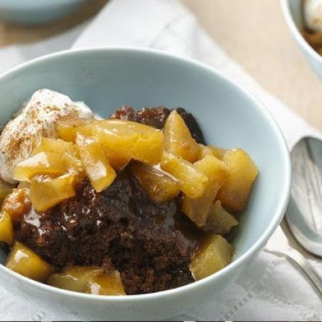 Slow Cooker Apple Gingerbread Pudding Cake