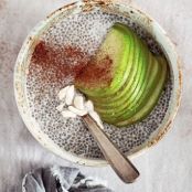 Chia seed pudding with green apples