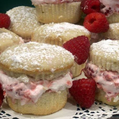 Raspberry Cream Cupcakes