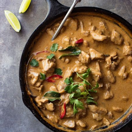 Thai red curry with chicken and mango