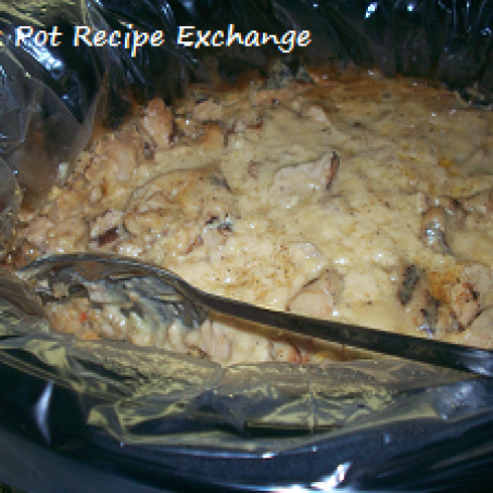 Slow Cooker Cheesy Chicken and Hashbrown Casserole