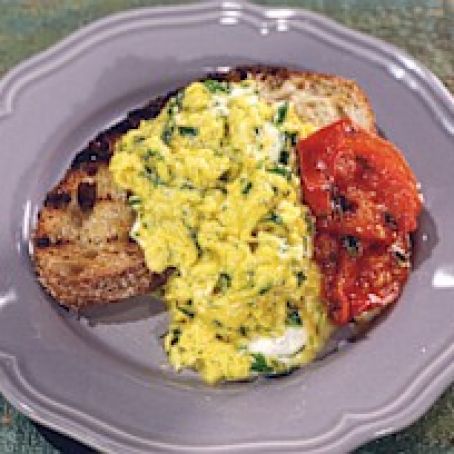 SCRAMBLE EGG WITH ROASTED TOMATOES