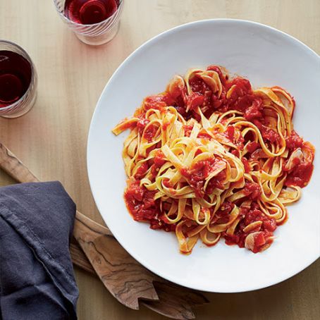 Tagliatelle with Garlicky Tomato Sauce