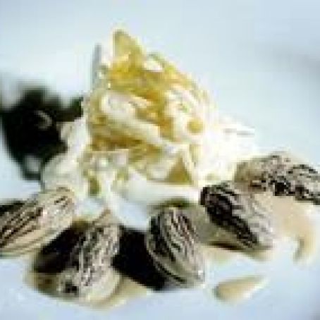 Unraveled White Asparagus al Pil-Pil and Morels in Cream