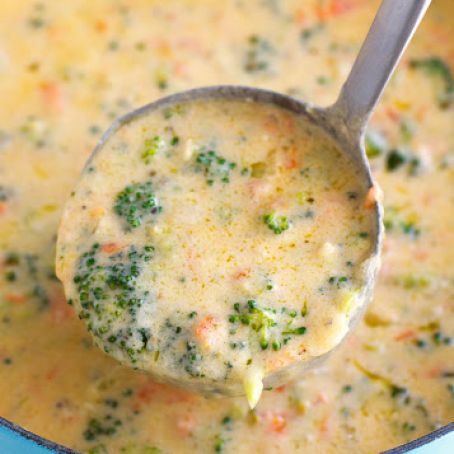 CREAMY BROCCOLI CHEESE SOUP