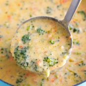 CREAMY BROCCOLI CHEESE SOUP