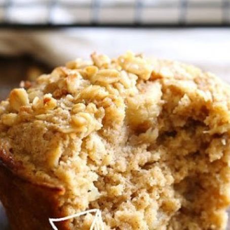 Banana Muffins with Peanut Butter Crumb Topping You Can Make in a Blender