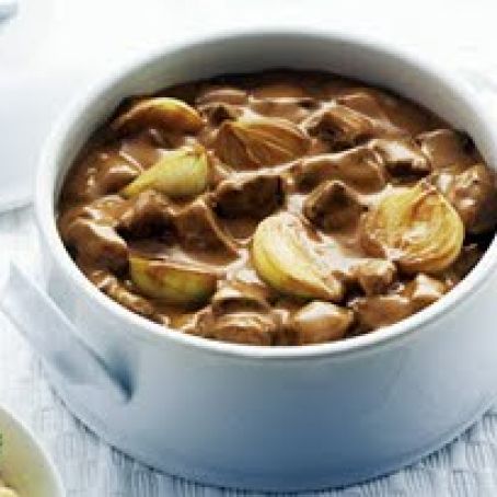 Slow-Cooked Beef and Wine Ragu