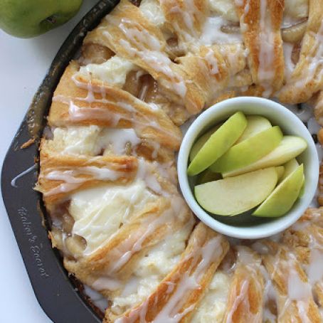 Caramel Apple Cream Cheese Ring