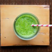 Kale Spinach and Pear Smoothie