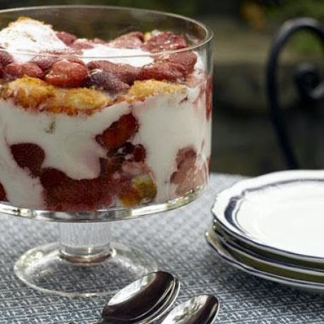 STRAWBERRY ANGEL-FOOD TRIFLE