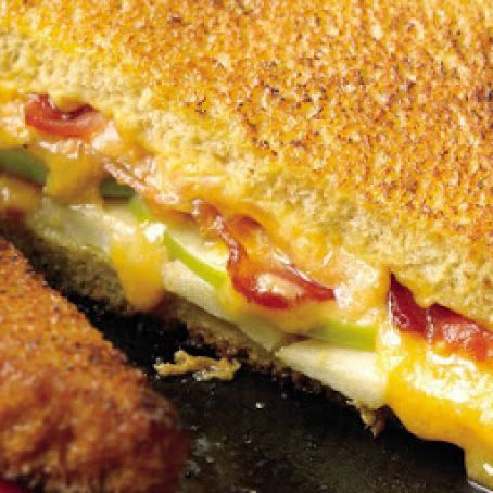Grilled Cheese with Apples and Bacon