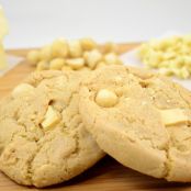 Mrs. Fields Copycat White Chocolate Macadamia Cookies