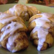 CINNAMON CRESCENT ROLLS: