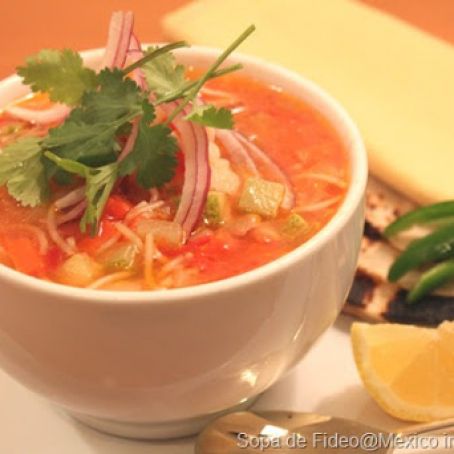 Sopa de Fideo con Pollo Receta/Mexican Vermicelli Soup with Chicken and Vegetables