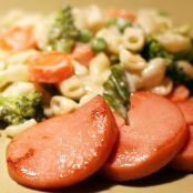 Korv med stuvade grönsaksmakaroner