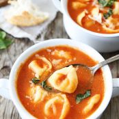 Creamy Tomato Tortellini Soup