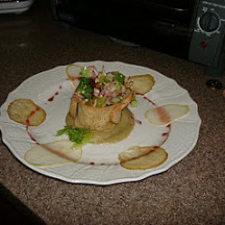 ENSALADA DE PERA Y QUESO AZUL EN CANASTA DE PAN