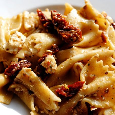 Sun-dried Tomato Pasta Salad