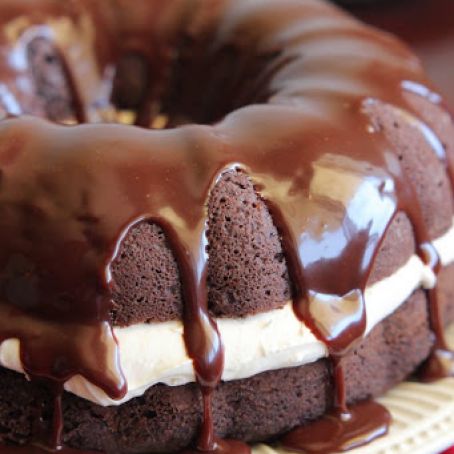 CHOCOLATE WHOOPIE PIE CAKE