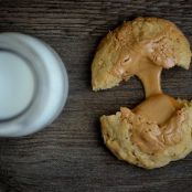 Brown Butter Oatmeal Cookies Filled With Caramel and Peanut Butter