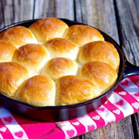 Black Skillet Parker House Rolls