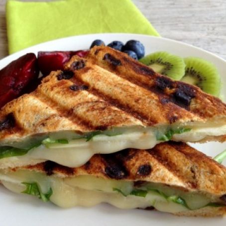 Recipe: Apple Cinnamon Horseradish Cheddar Grilled Cheese