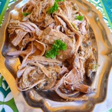 CROCK-POT PULLED PORK IN MUSHROOM GRAVY