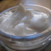 How To Make A Non-Greasy Homemade Moisturizing Lotion