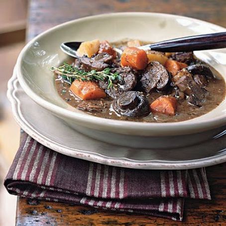 Basic Beef Stew with Carrots and Mushrooms