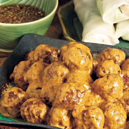 Thai Meatballs with Spicy Peanut Sauce