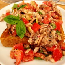 Chili Bruschetta with Tomatoes and Olive Oil