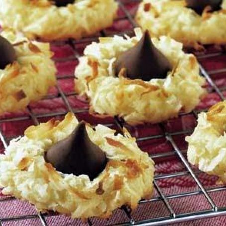 KISSES Macaroon Cookies