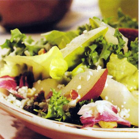 Mixed Green Salad with Pears, Blue Cheese and Hazelnuts