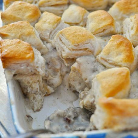 BISCUITS AND GRAVY CASSEROLE