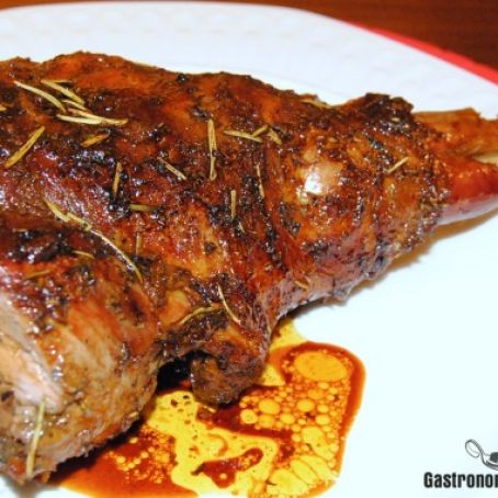 CORDERO ASADO AL HORNO DE LEÑA