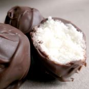 HOMEMADE BOUNTY BALLS